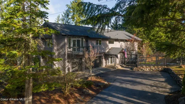 $1,385,000 | 2885 East Point Hayden Drive, Hayden Lake, ID 83835