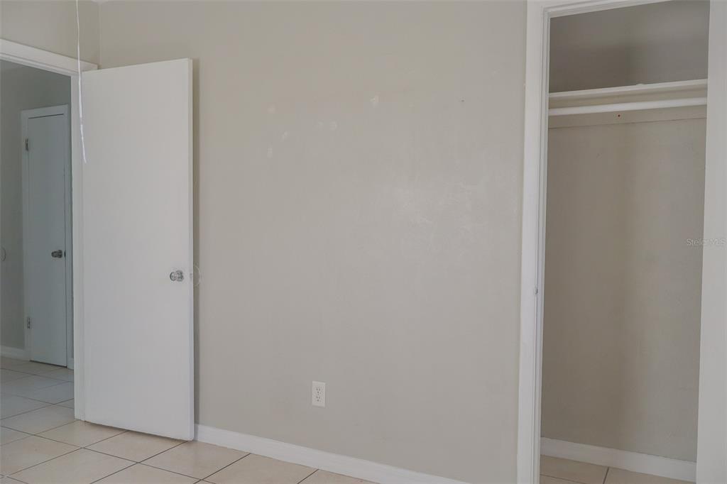 2708 Dixie Road Lakeland, FL 33801 - Photo 17 of 31 a view of a hallway