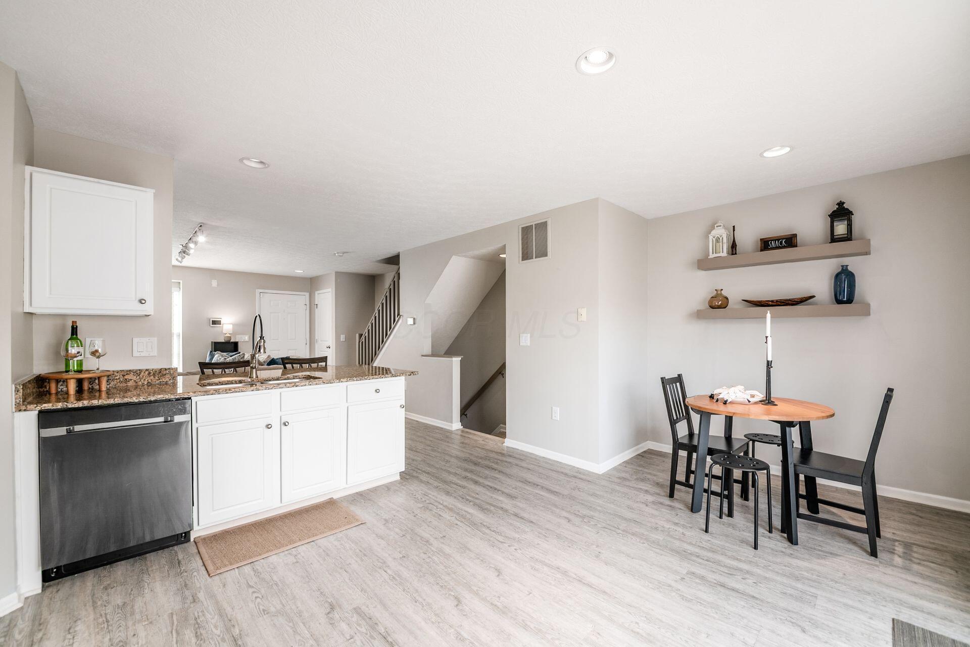 6206 Needletail Road, Unit 66 Columbus, OH 43230 - Photo 6 of 29 EAT-IN-KITCHEN