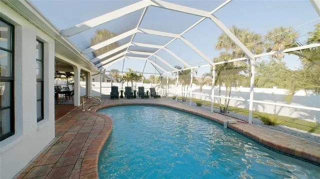 a view of entryway with furniture