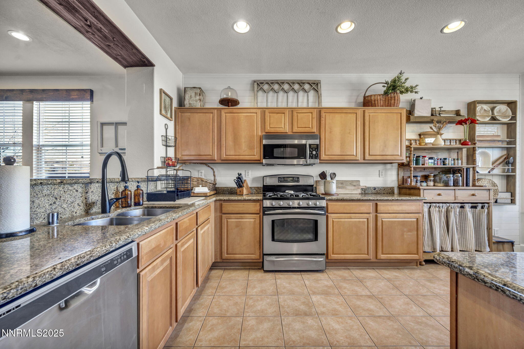 6515 Geranium Way Sparks, NV 89436 - Photo 13 of 39 31-web-or-mls-6515-geranium-way