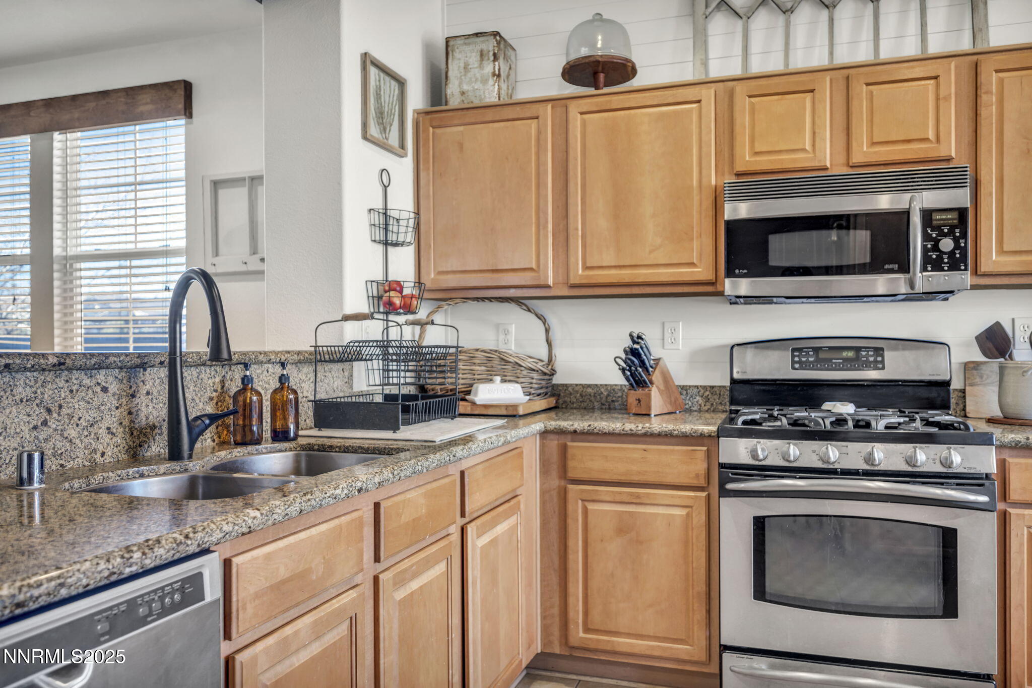 6515 Geranium Way Sparks, NV 89436 - Photo 16 of 39 32-web-or-mls-6515-geranium-way