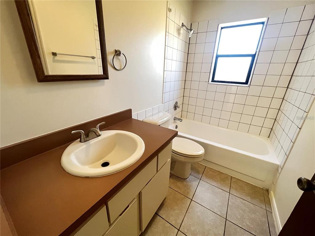 8347 Southwest 101st Place Road Ocala, FL 34481 - Photo 10 of 14 a bathroom with a sink a toilet and bathtub