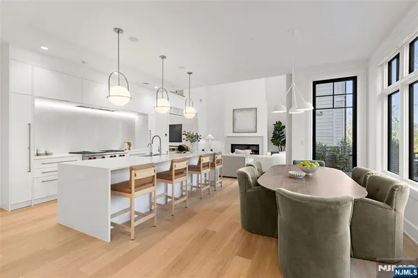 $2,285,000 | 2 Stonebridge Court, Denville, NJ 07834