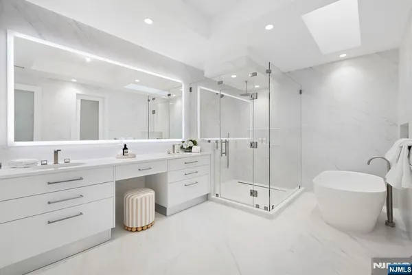 $2,285,000 | 2 Stonebridge Court, Denville, NJ 07834