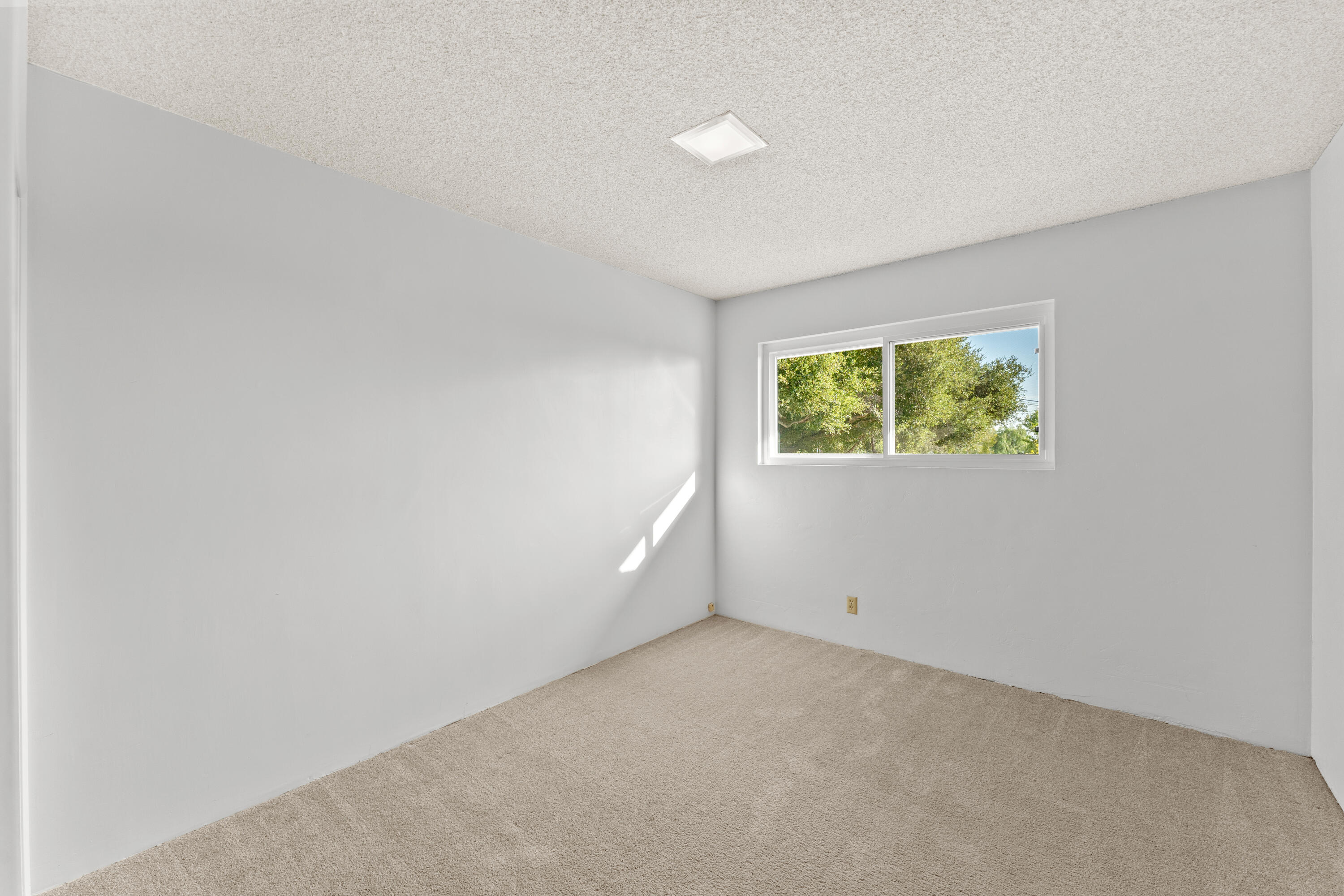 3919 Antone Road Santa Barbara, CA 93110 - Photo 26 of 38 an empty room with windows