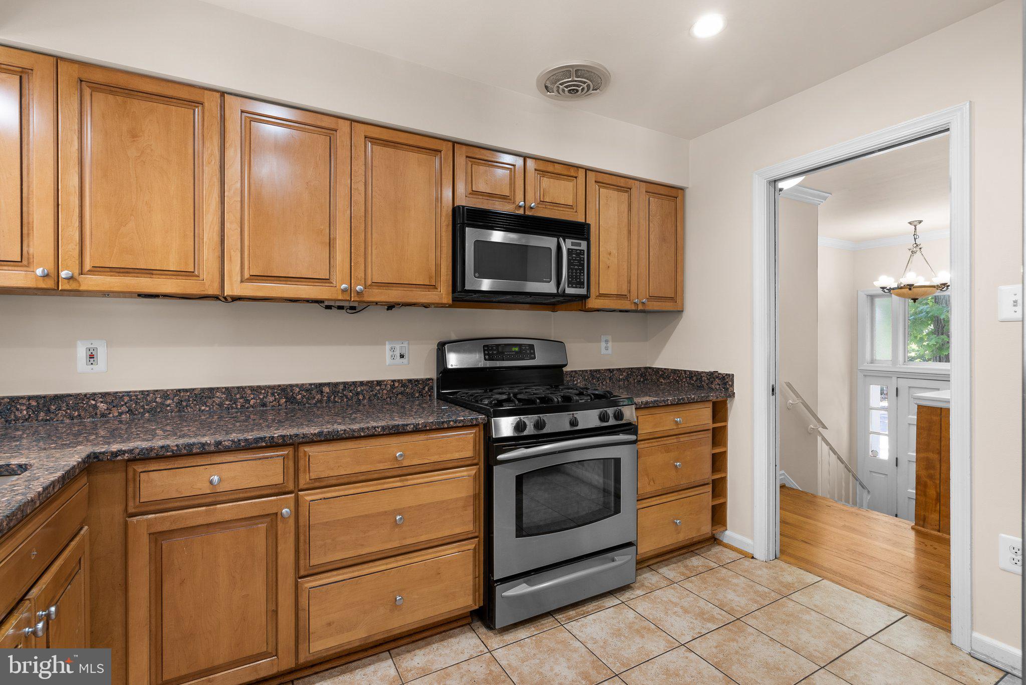 6569 Braddock Road Alexandria, VA 22312 - Photo 12 of 54 Gallery Image 12