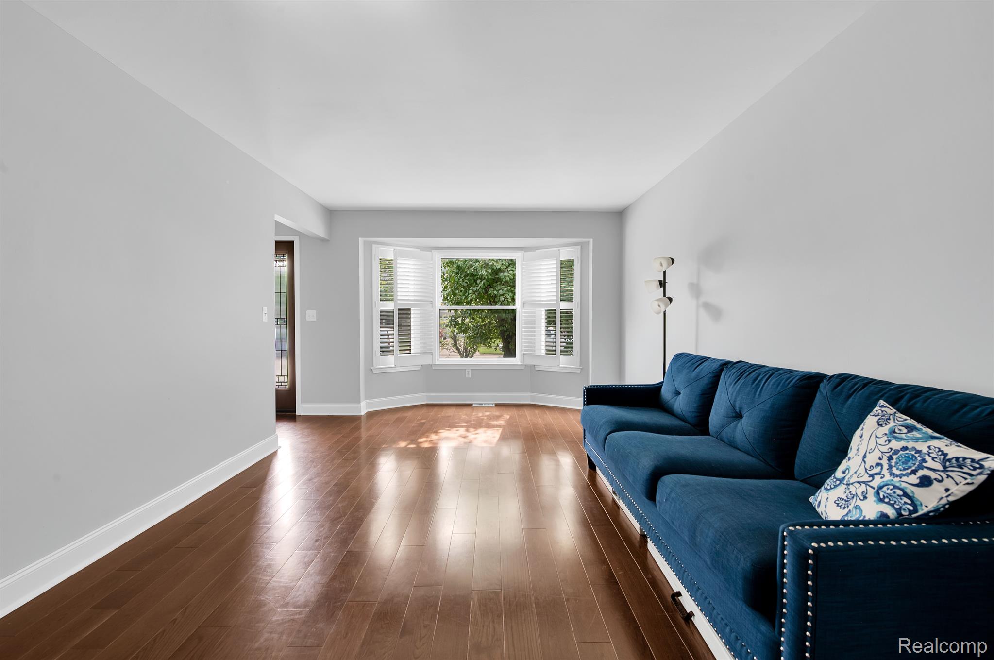 8523 Mannington Road Canton, MI 48187 - Photo 10 of 45 Living Room with Bay Window