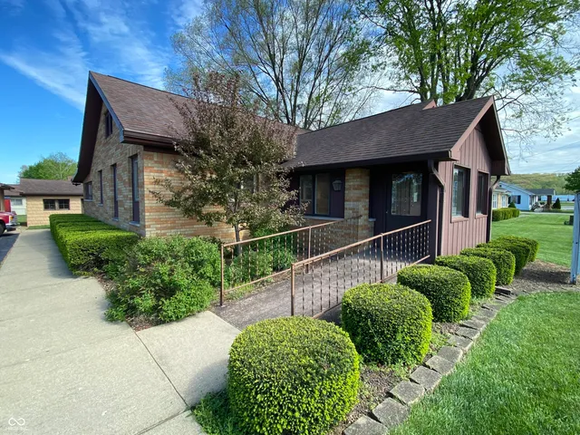 $241,900 | 2009 Burton Lane, Martinsville, IN 46151