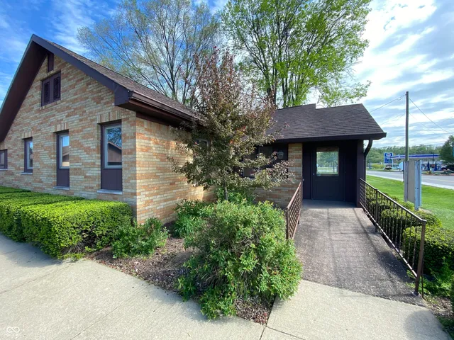 $241,900 | 2009 Burton Lane, Martinsville, IN 46151