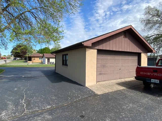 $241,900 | 2009 Burton Lane, Martinsville, IN 46151