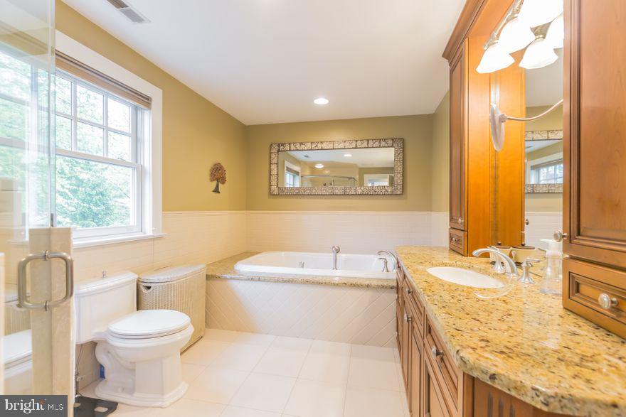28 Gill Road Haddonfield, NJ 08033 - Photo 16 of 32 Large master bath with large separate shower