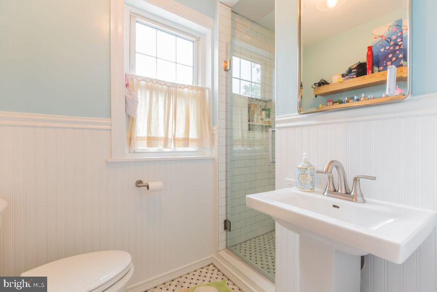 28 Gill Road Haddonfield, NJ 08033 - Photo 20 of 32 Newly updated bedroom 3 en suite bathroom