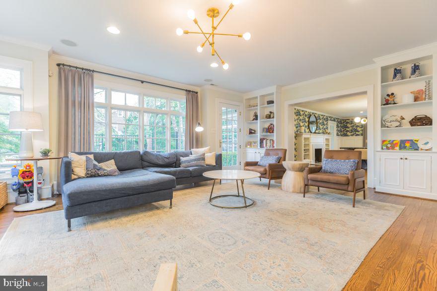 28 Gill Road Haddonfield, NJ 08033 - Photo 10 of 32 Large comfortable family room with many built-ins