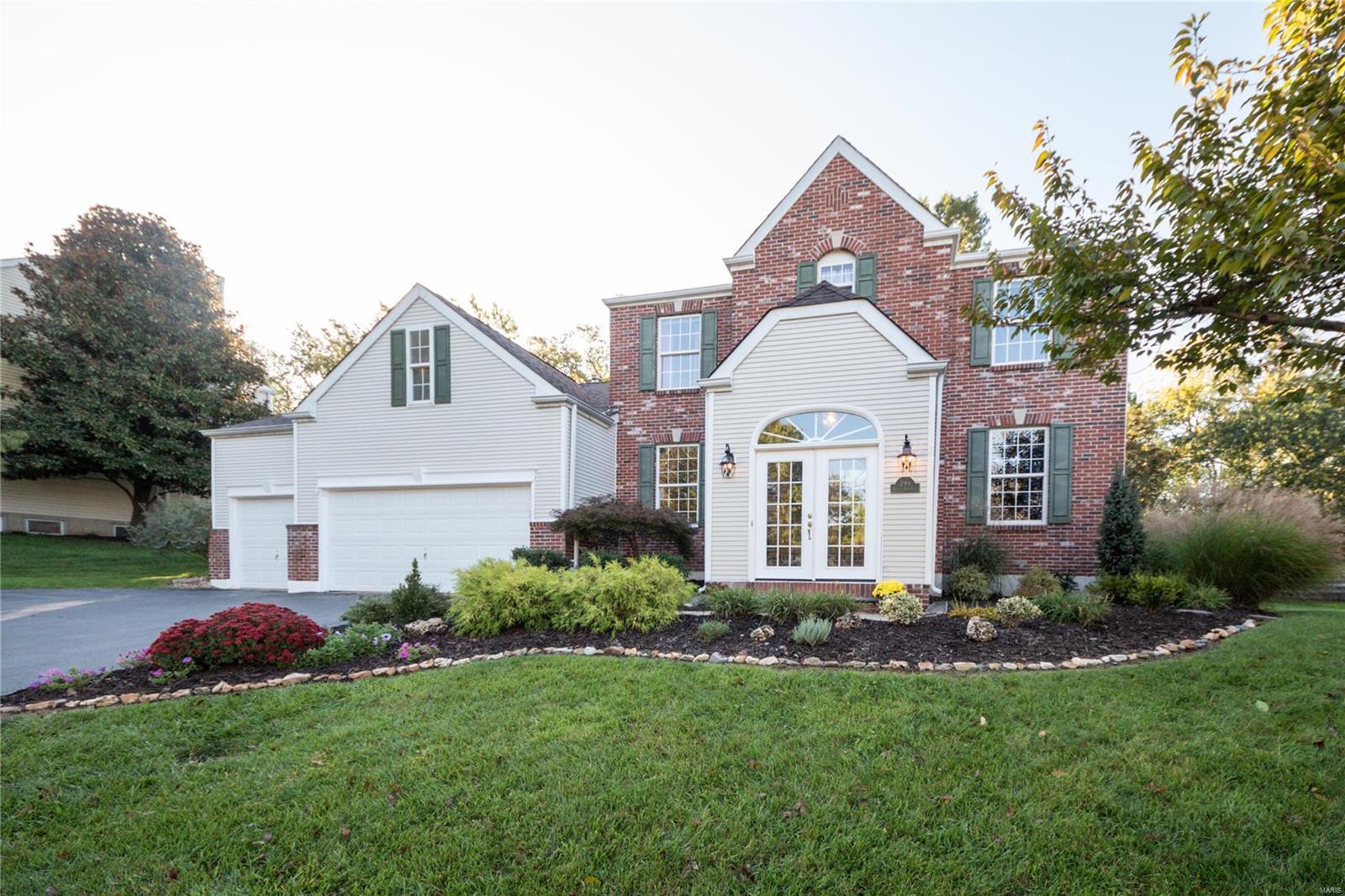 294 Dickens Farm Lane Ballwin, MO 63021 - Photo 2 of 30