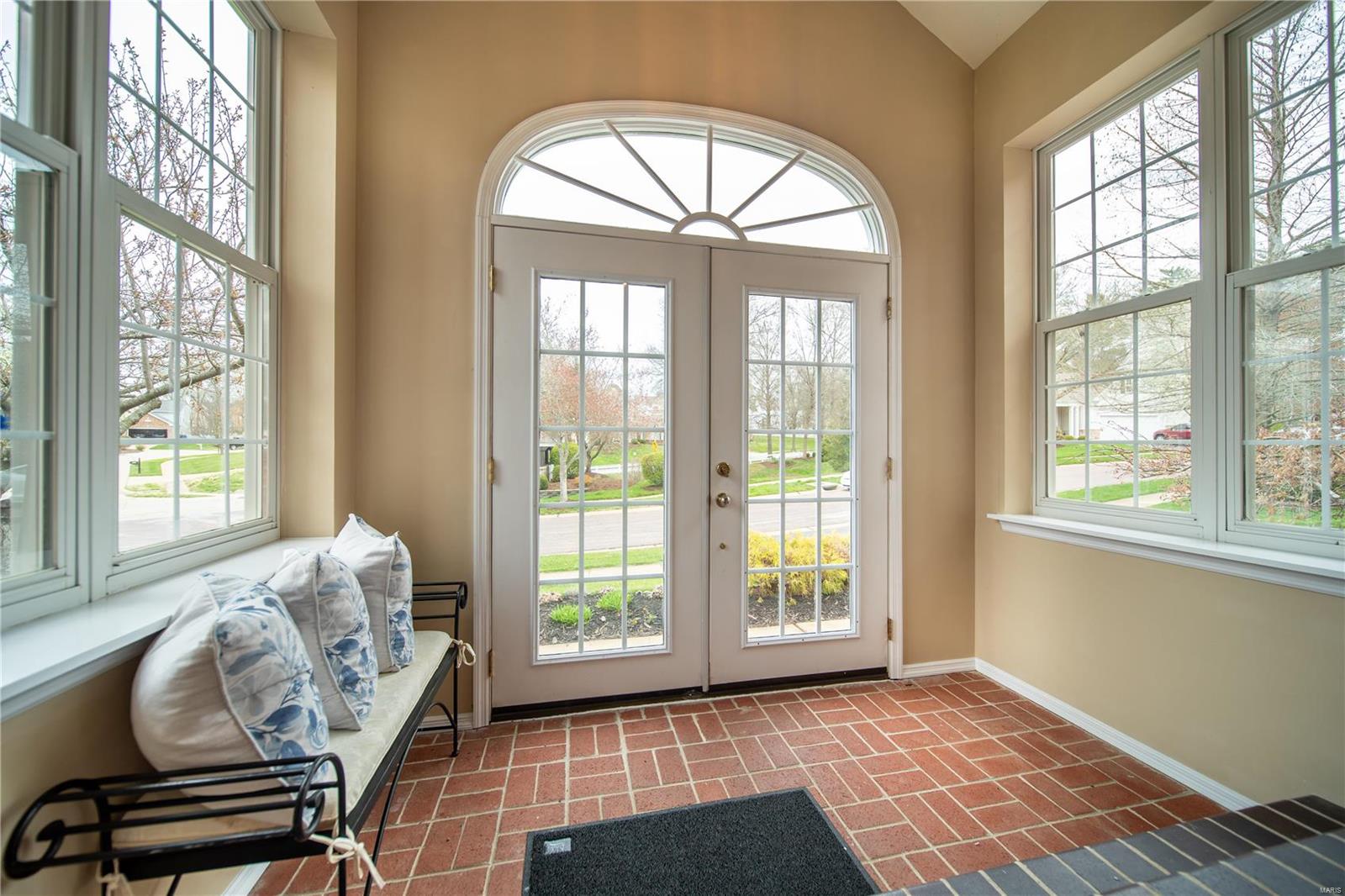 294 Dickens Farm Lane Ballwin, MO 63021 - Photo 4 of 30