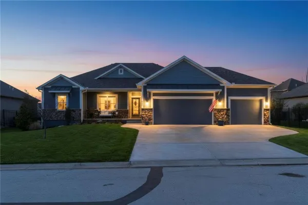 $740,000 | 4224 South White Sands Court, Blue Springs, MO 64015