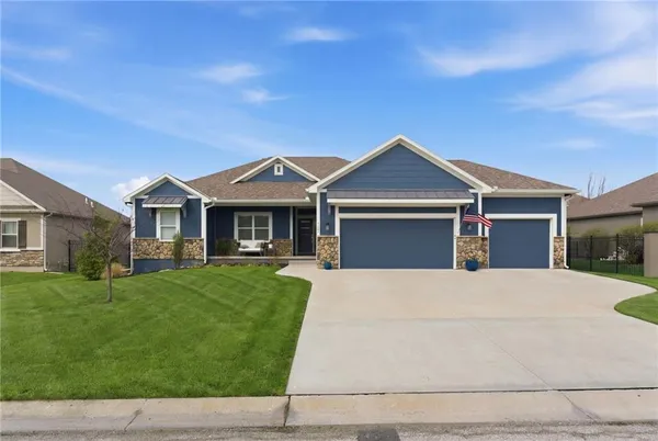 $740,000 | 4224 South White Sands Court, Blue Springs, MO 64015