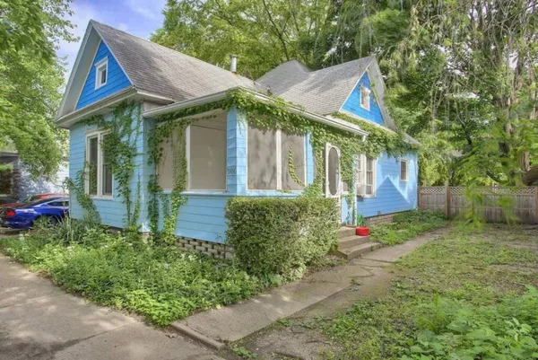 $250,000 | 306 West Illinois Street, Urbana, IL 61801