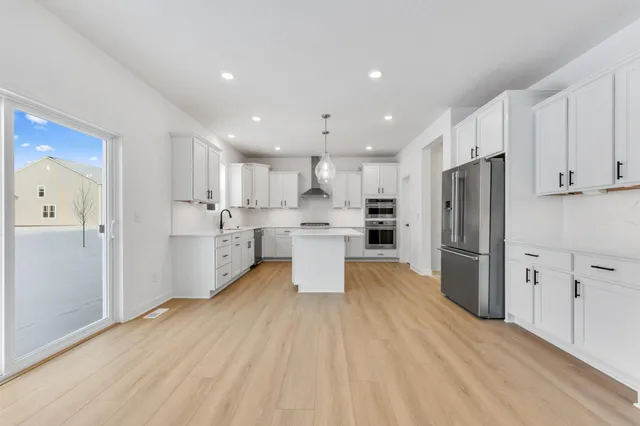 $699,165 | 4707 Obsidian Way, Victoria, MN 55386