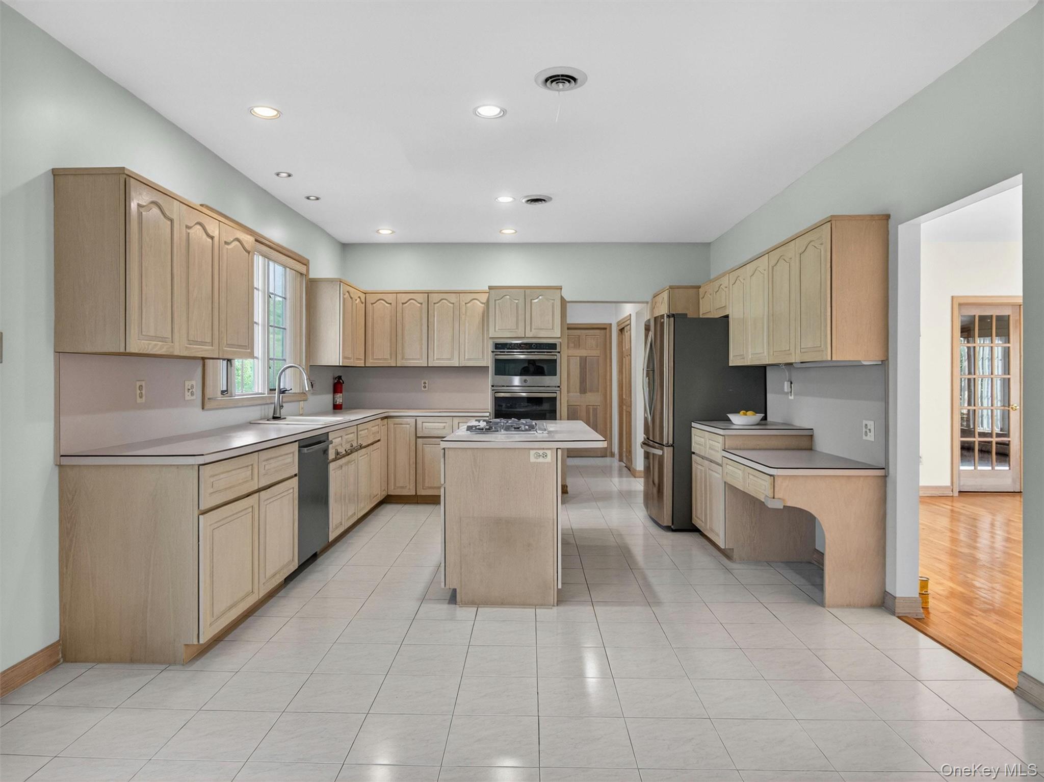 216 Strawtown Road New City, NY 10956 - Photo 5 of 31