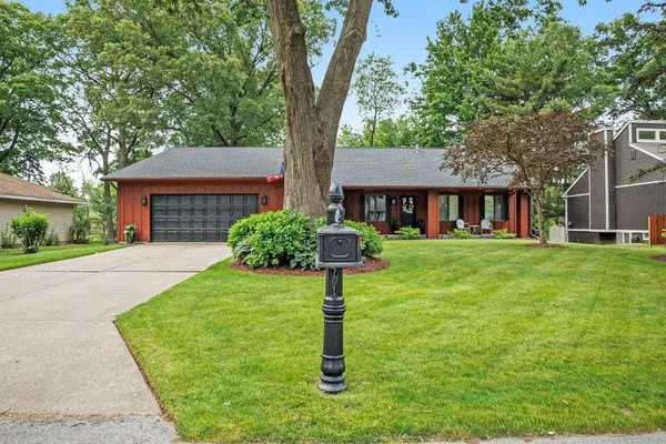 $549,900 | 15120 Carriage Way, Spring Lake, MI 49456