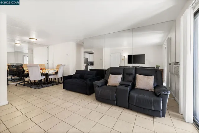 $289,000 | 8 Lancaster Circle, Unit 118, Bay Point, CA 94565