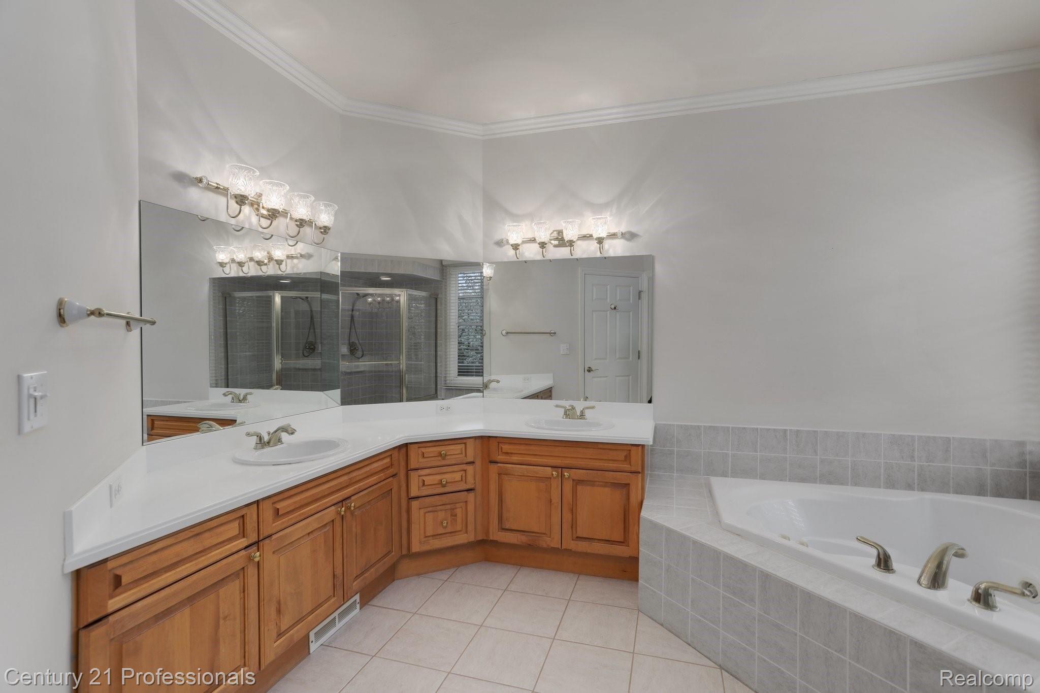 2884 Birnam Court Rochester, MI 48306 - Photo 25 of 37 2884 Birnam ct Oakland twp- 11.jpg