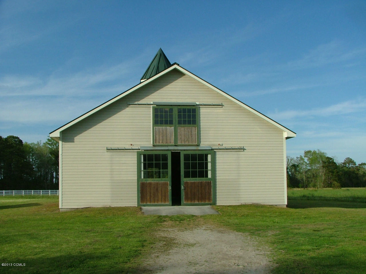 400 Laurel Road Beaufort, NC 28516 - Photo 2 of 18 Barn Exterior