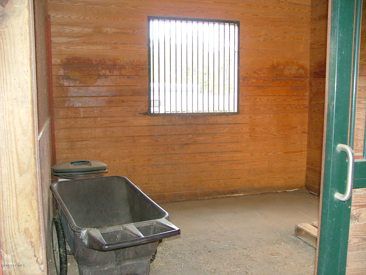 400 Laurel Road Beaufort, NC 28516 - Photo 5 of 18 Interior Stall View
