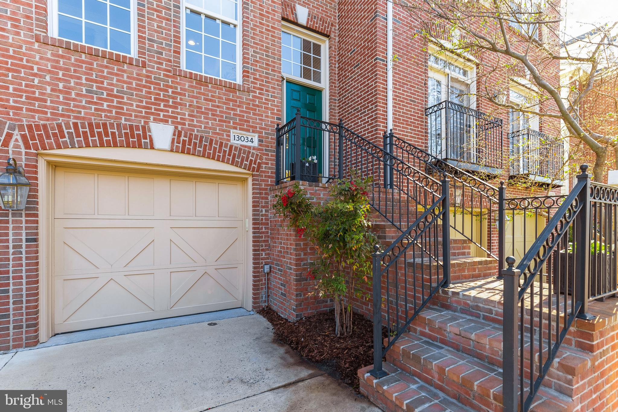 13034 Greg Roy Lane Herndon, VA 20171 - Photo 2 of 38