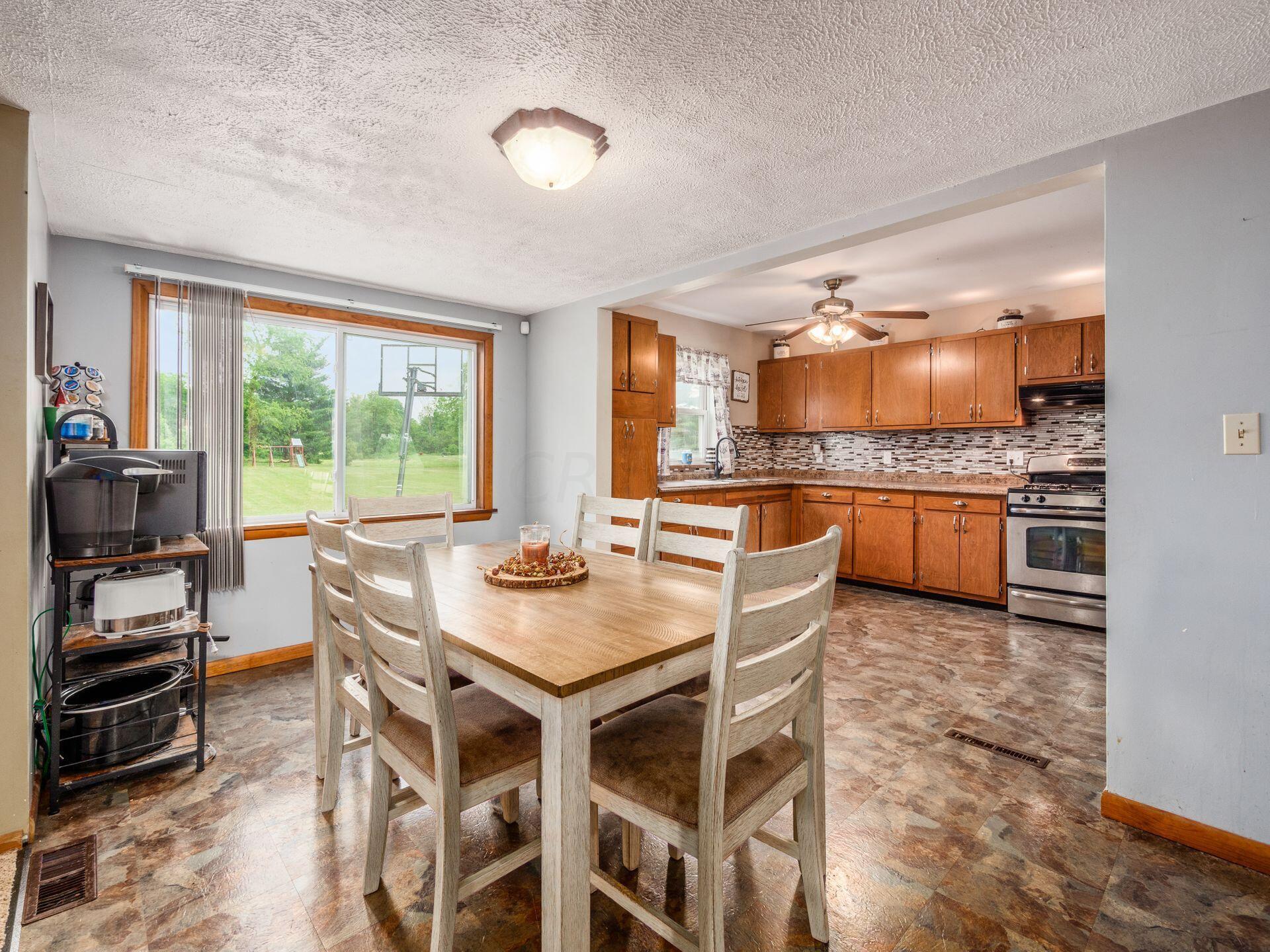 150 County Line Road Hopewell, OH 43746 - Photo 13 of 39 Eating Space