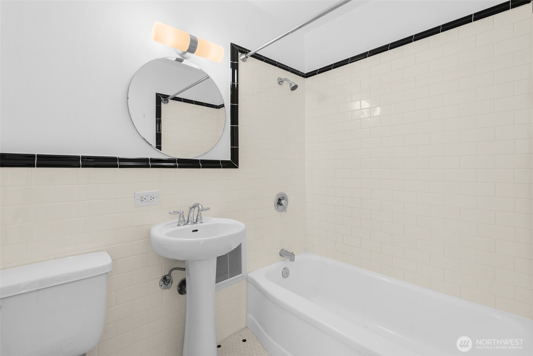 1105 Spring Street, Unit 1309 Seattle, WA 98104 - Photo 10 of 14