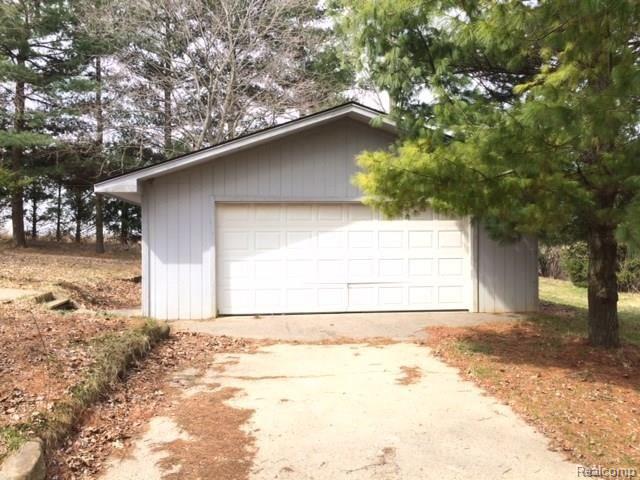 2964 South Summers Road Imlay City, MI 48444 - Photo 36 of 43 garage out 3.JPG