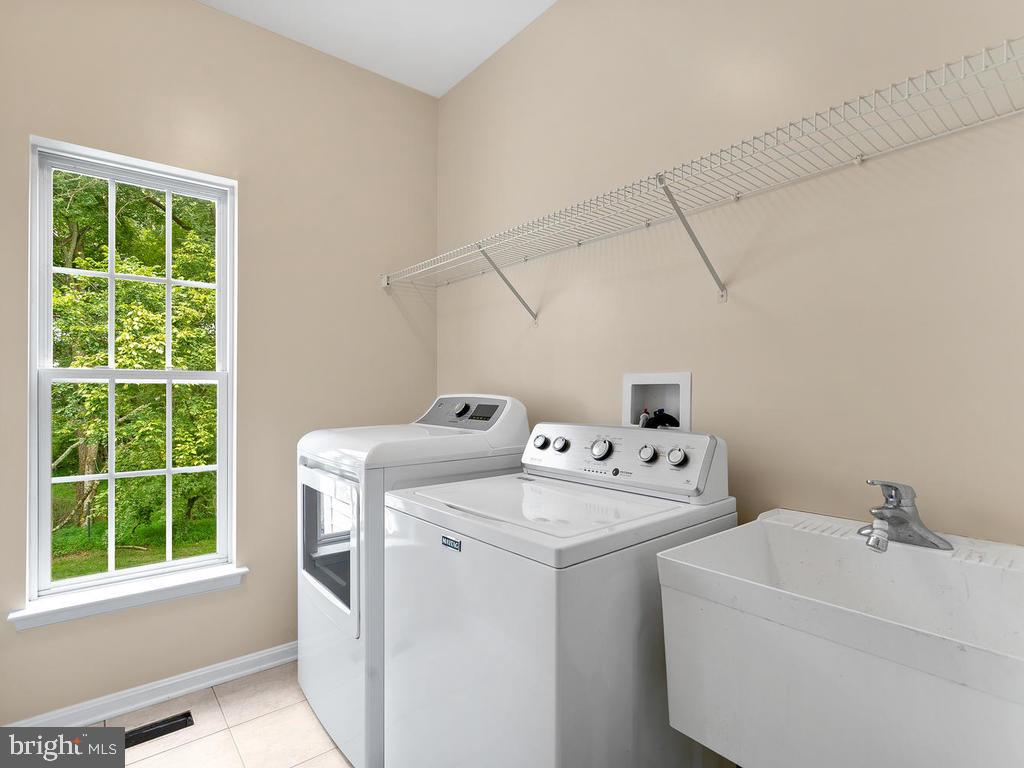 2508 St George Way Brookeville, MD 20833 - Photo 18 of 42 Main Level Laundry