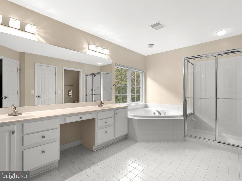 2508 St George Way Brookeville, MD 20833 - Photo 20 of 42 Master Bathroom