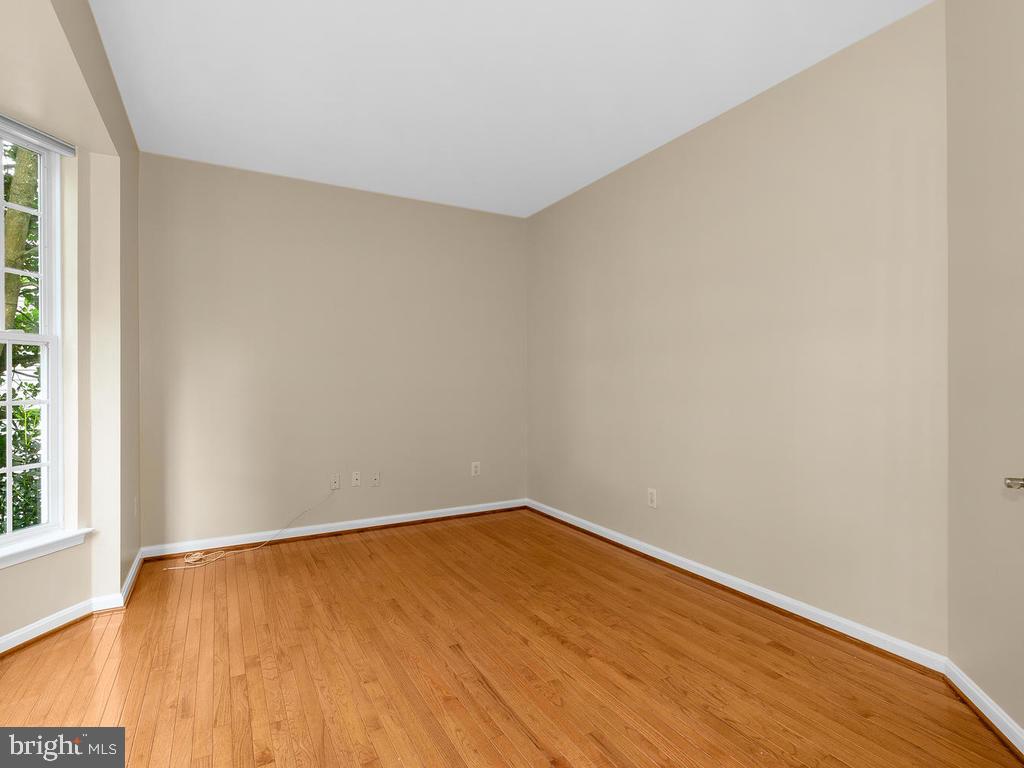 2508 St George Way Brookeville, MD 20833 - Photo 3 of 42 Living Room