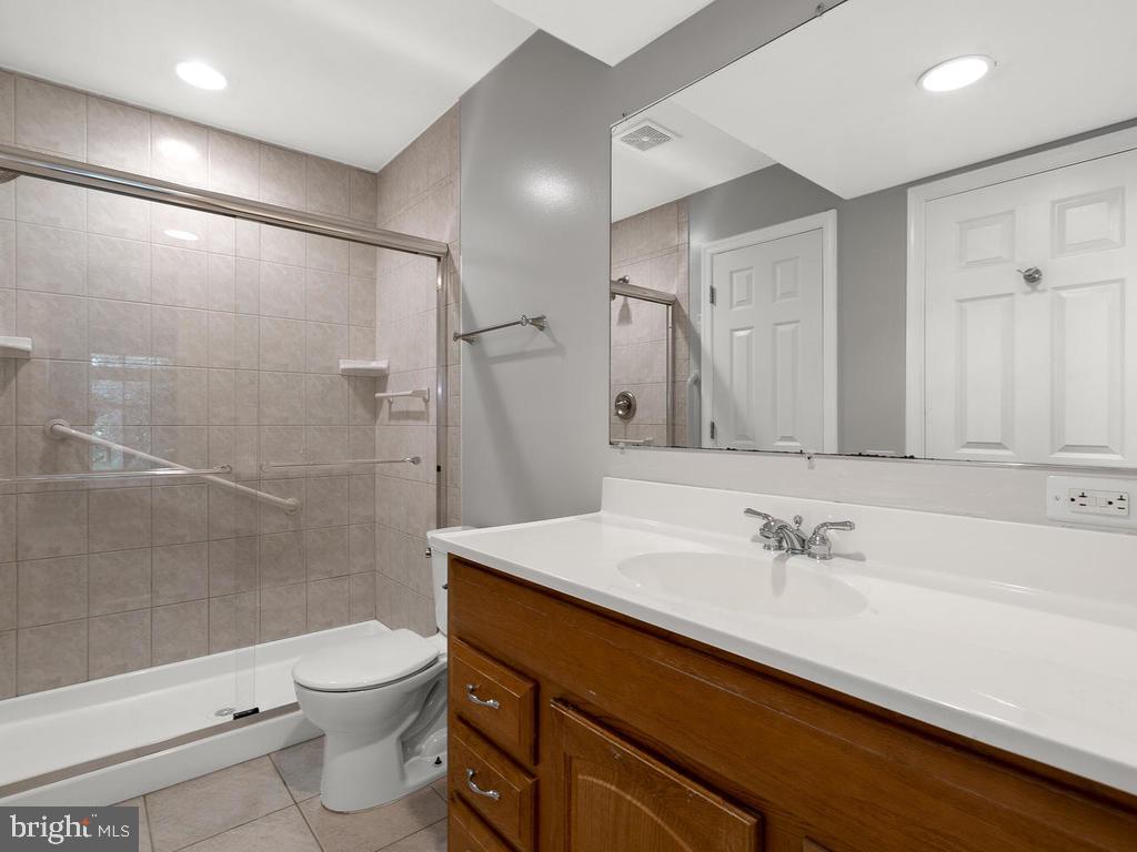 2508 St George Way Brookeville, MD 20833 - Photo 30 of 42 Full Bathroom in Basement