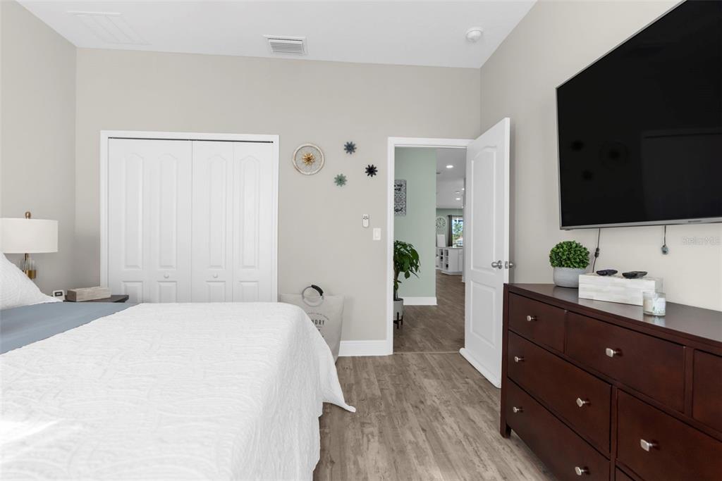 9347 North Star Court Weeki Wachee, FL 34613 - Photo 13 of 46 a spacious bedroom with a bed and a flat screen tv