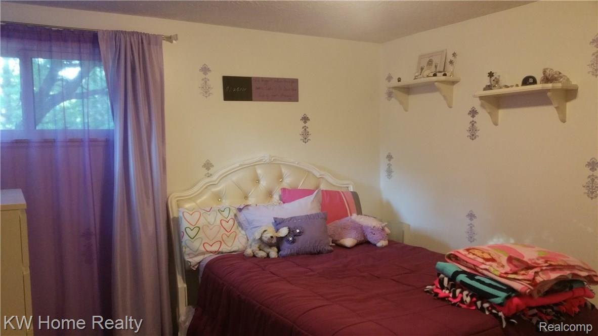 29825 Sugar Spring Road Farmington, MI 48334 - Photo 24 of 31 20160706_193440.jpg