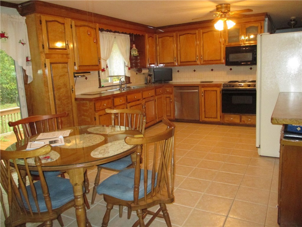 39 Barden Lane Warren, RI 02885 - Photo 5 of 31