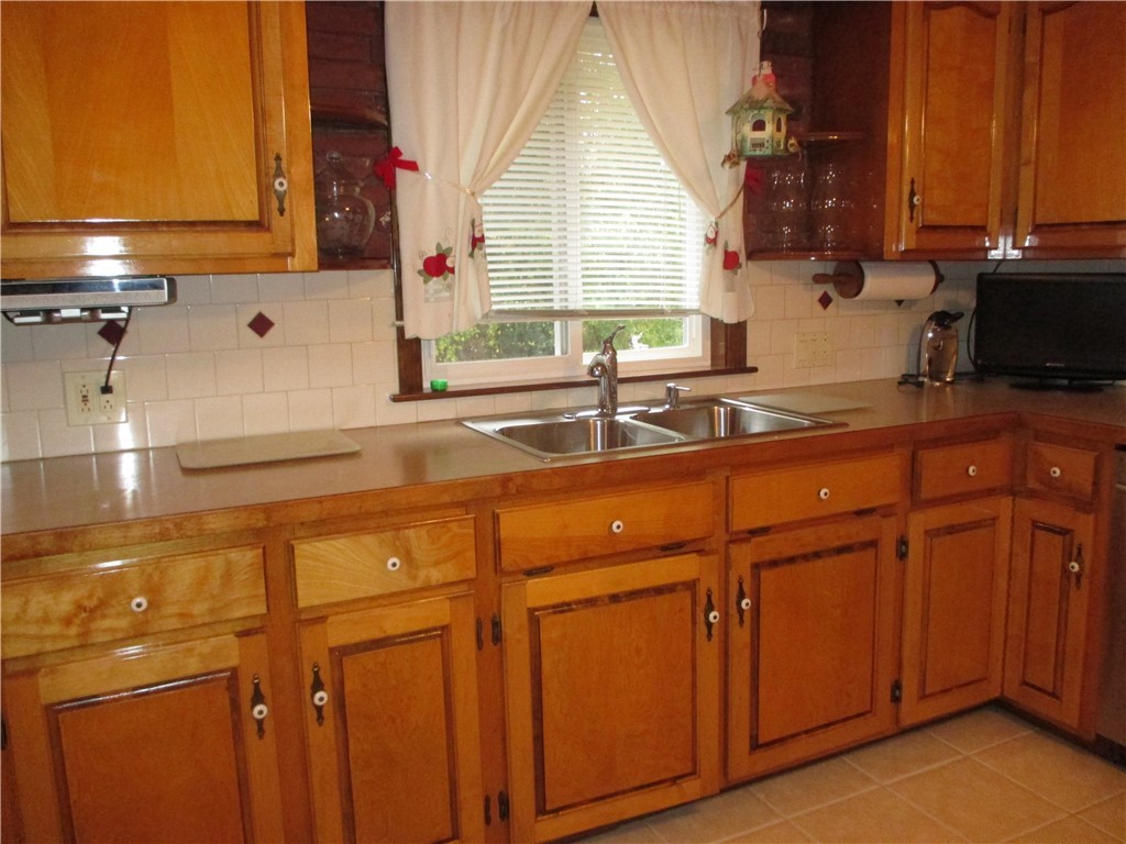 39 Barden Lane Warren, RI 02885 - Photo 7 of 31