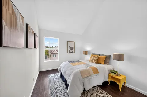 $1,087,000 | 2825 Plaza Del Amo, Unit 102, Torrance, CA 90503
