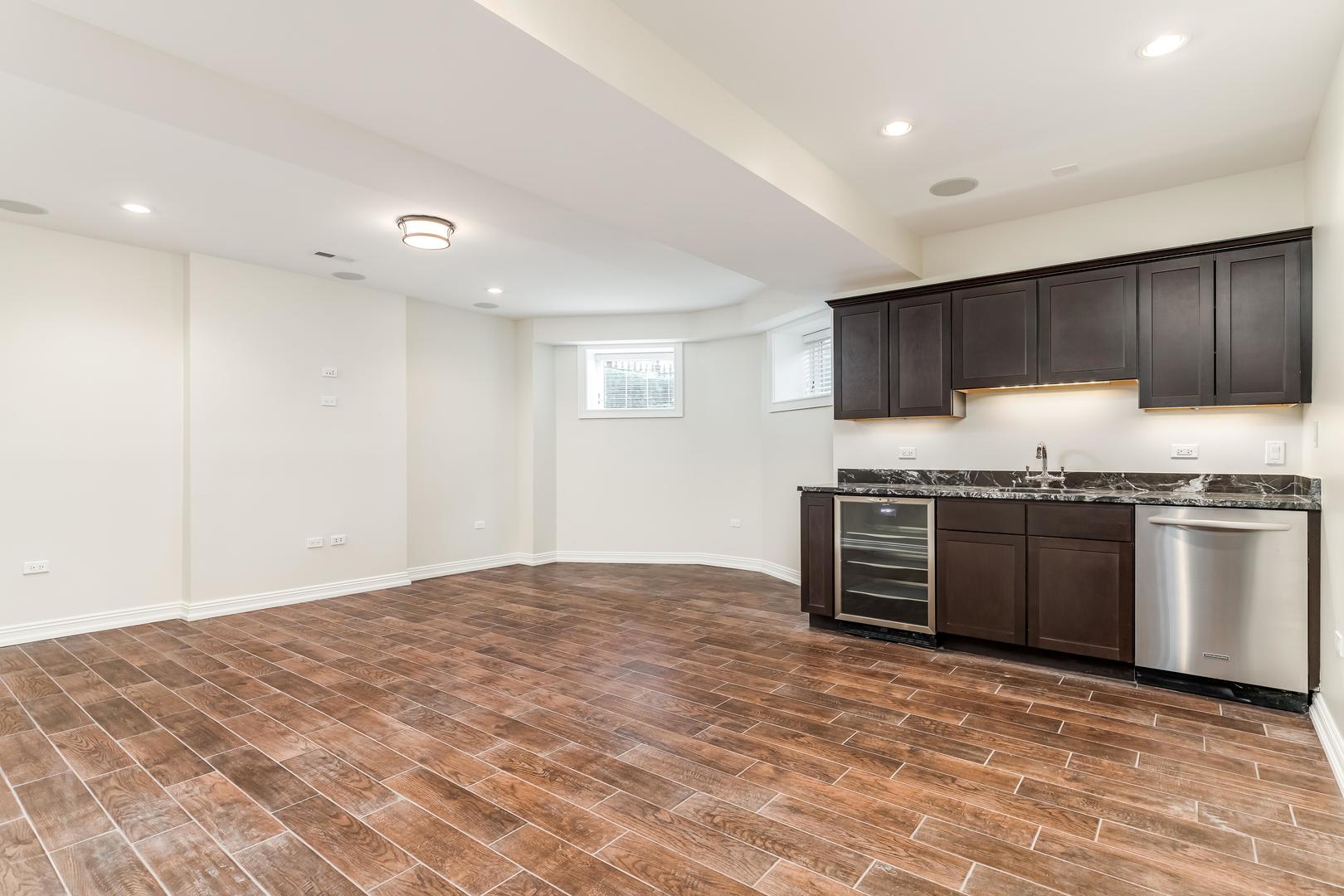 116 West Chestnut Street Chicago, IL 60610 - Photo 17 of 26