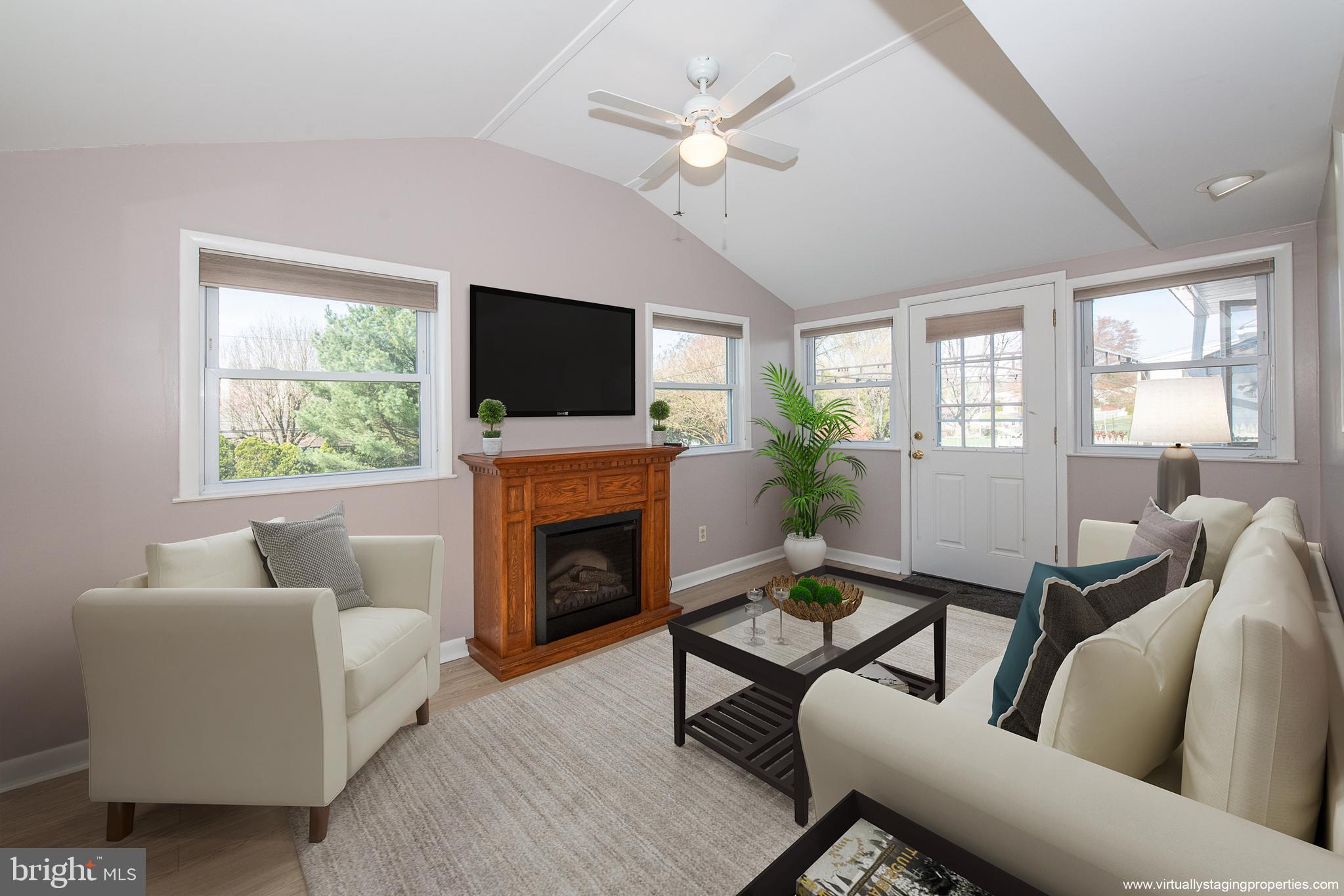 156 Richard Road Aston, PA 19014 - Photo 43 of 82 Beautiful Family Room