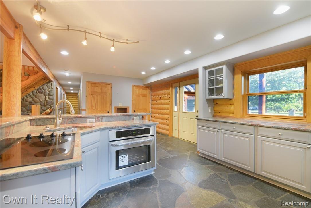 8542 Rucker Road Grosse Ile, MI 48138 - Photo 14 of 47 DSC_5278.jpg