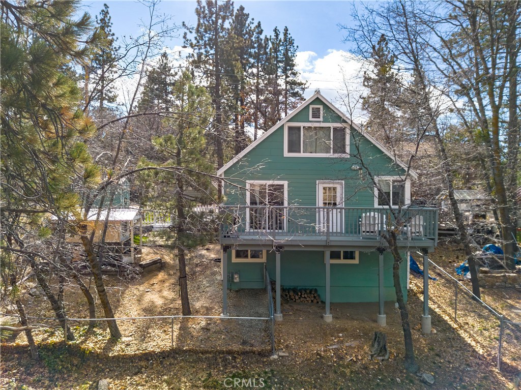 32958 Squirrel Lane Running Springs, CA 92382 - Photo 25 of 40 a backyard of a house with table and chairs