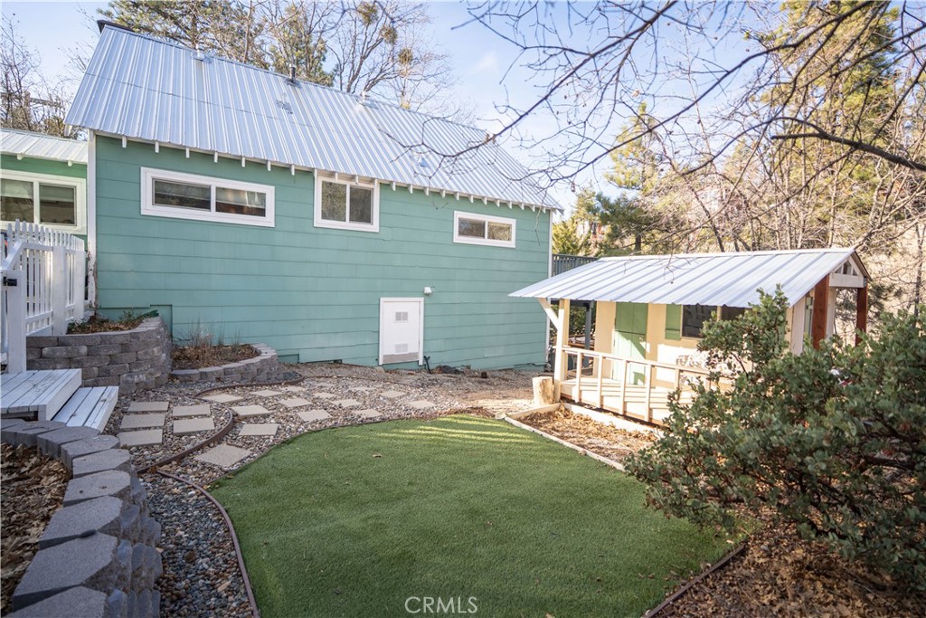 32958 Squirrel Lane Running Springs, CA 92382 - Photo 5 of 40 a front view of a house with garden