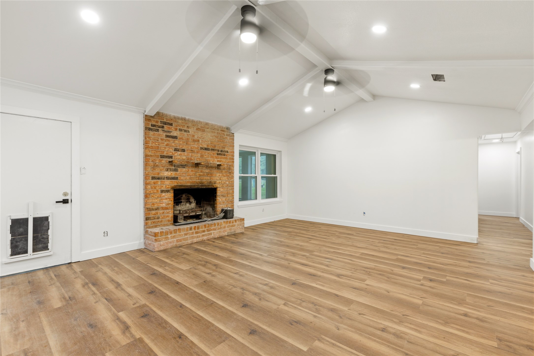 74 Robinson Road Huntsville, TX 77320 - Photo 8 of 33 an empty room with kitchen and fireplace