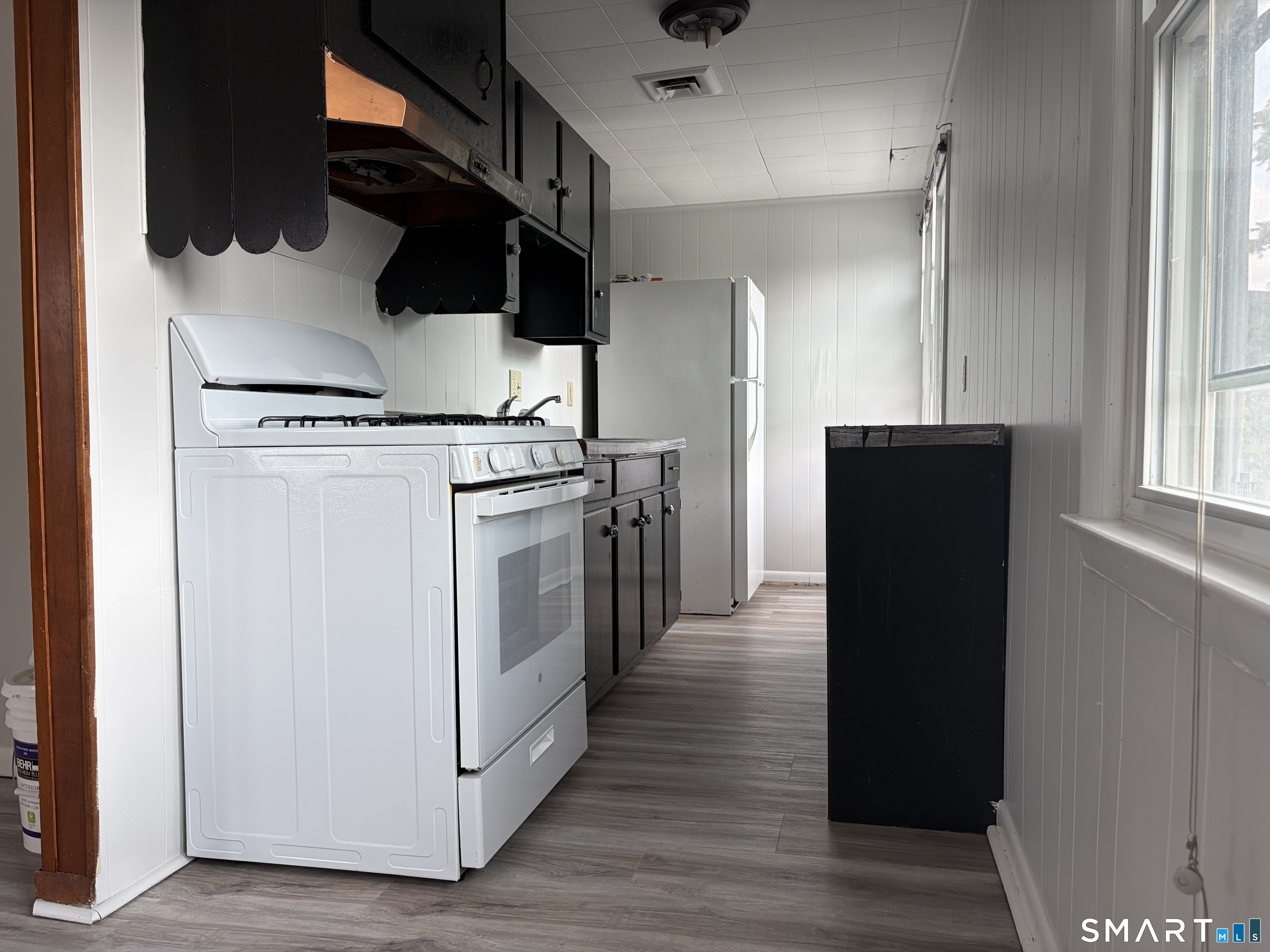 53 Spring Street Middletown, CT 06457 - Photo 4 of 24 Gallery Image 4